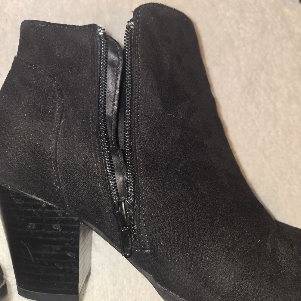 Source Unknown Black Suede Ankle Boots with Stacked Block Heel